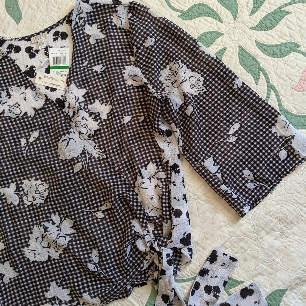NWT Spenser Blk/Wht Floral Wrap Tie Top